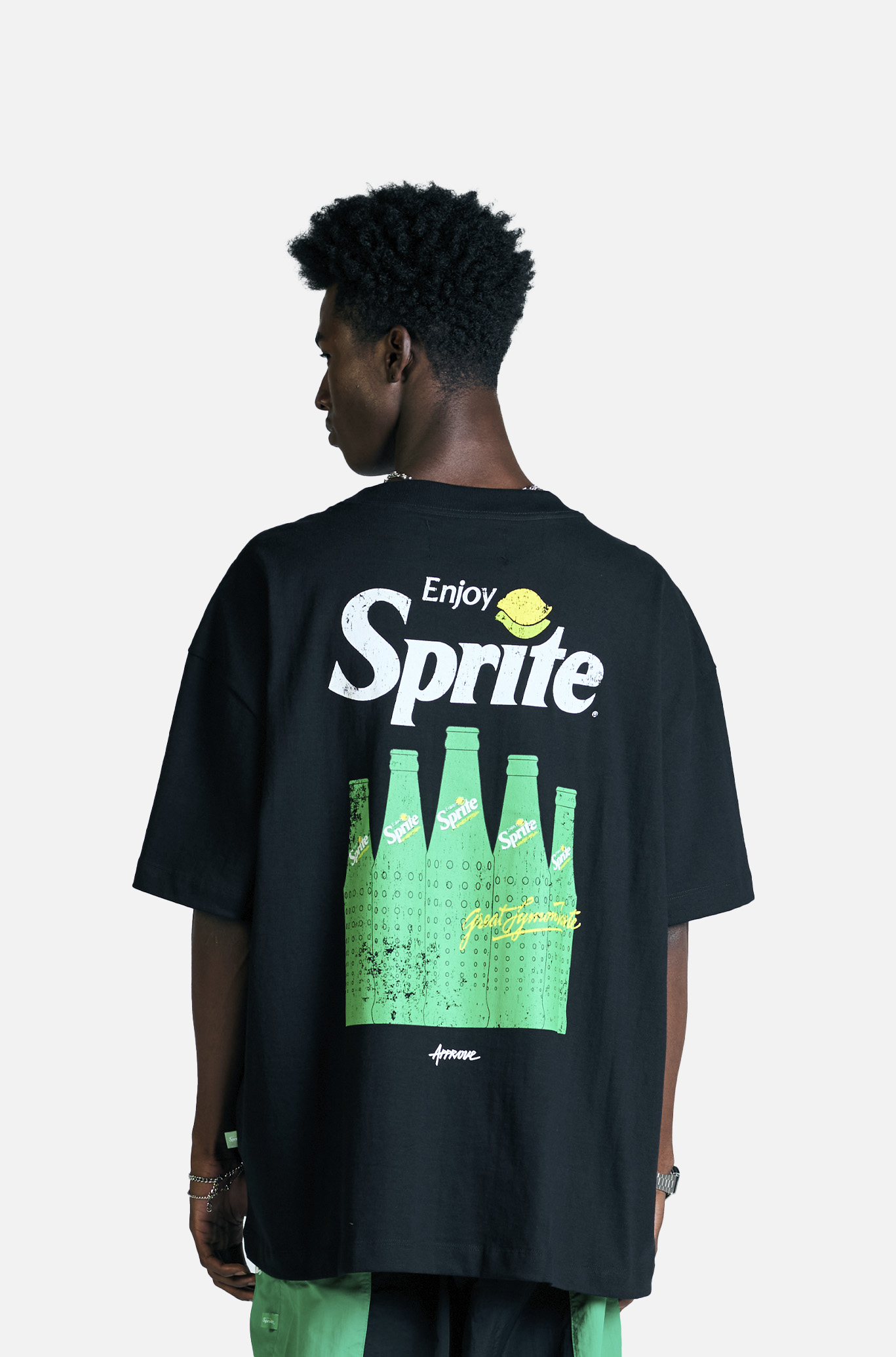Camiseta Huge Approve x Sprite Bottles Preta