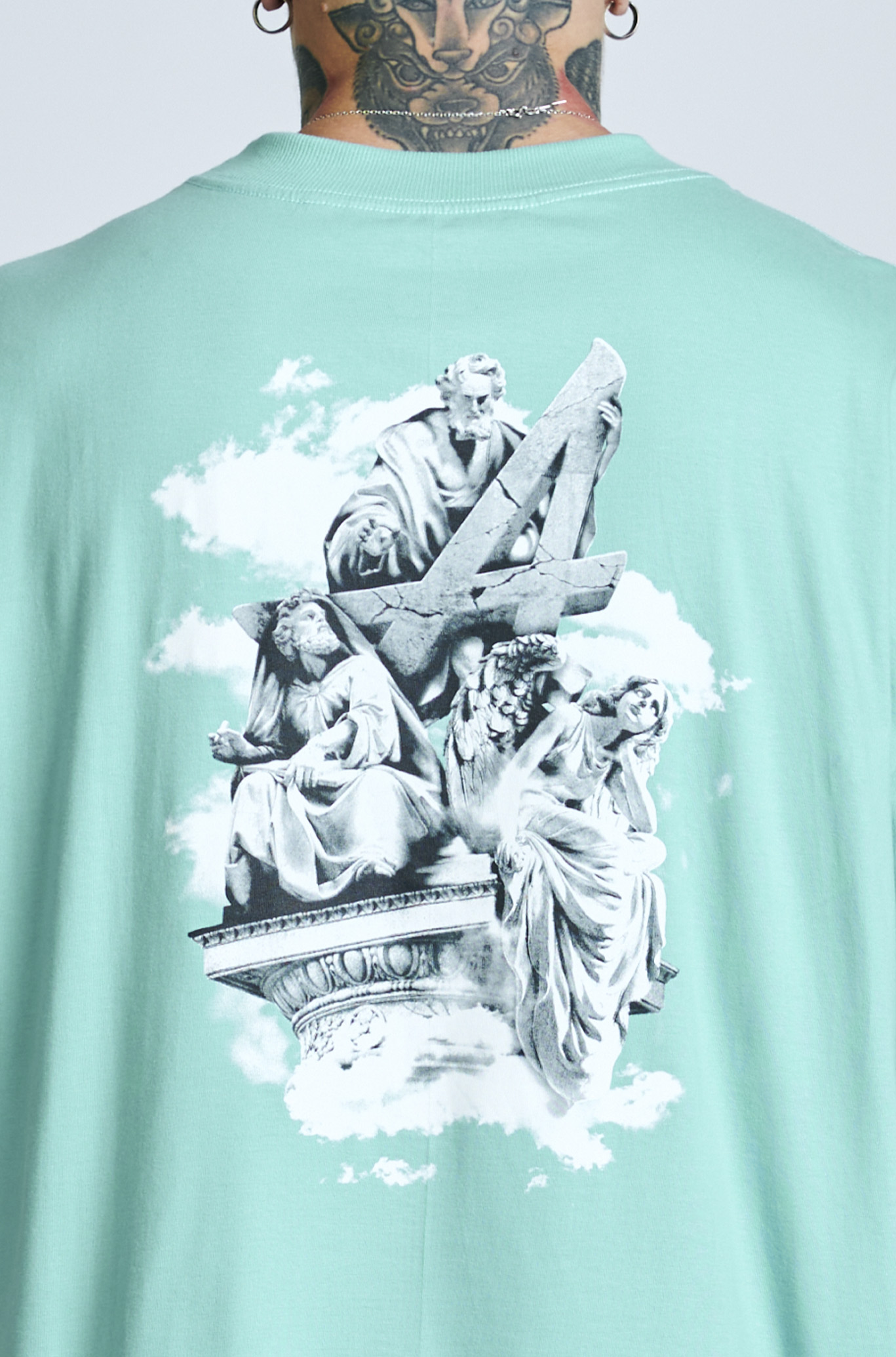 Camiseta Huge Approve Only Saint Turqueza