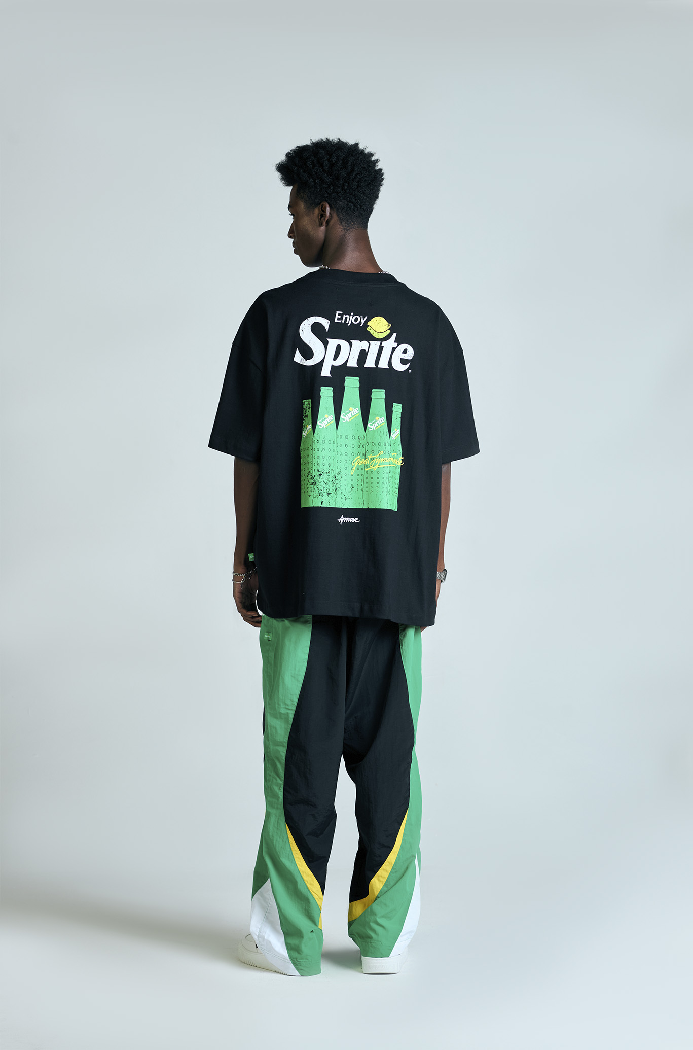 Camiseta Huge Approve x Sprite Bottles Preta