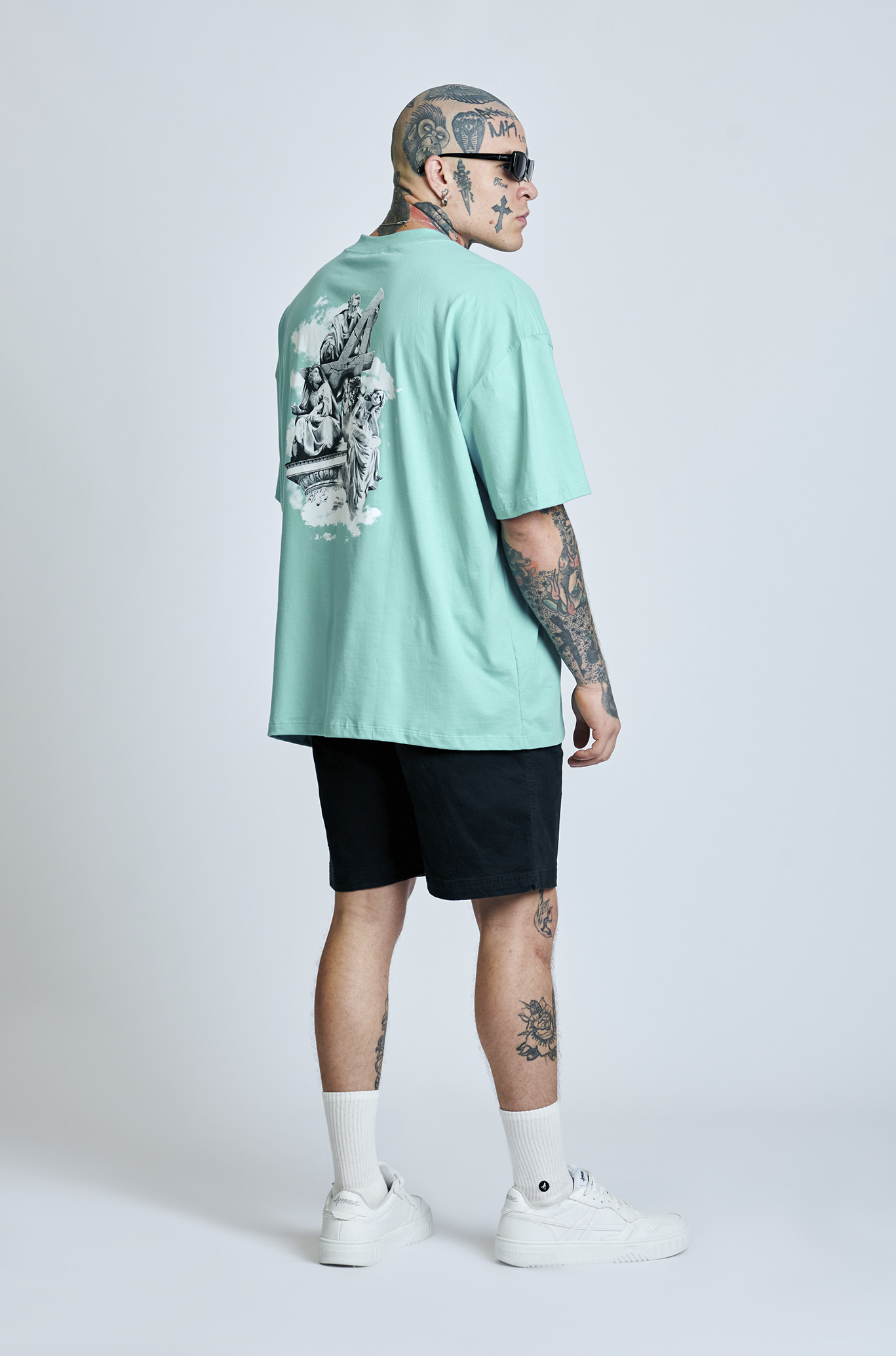 Camiseta Huge Approve Only Saint Turqueza