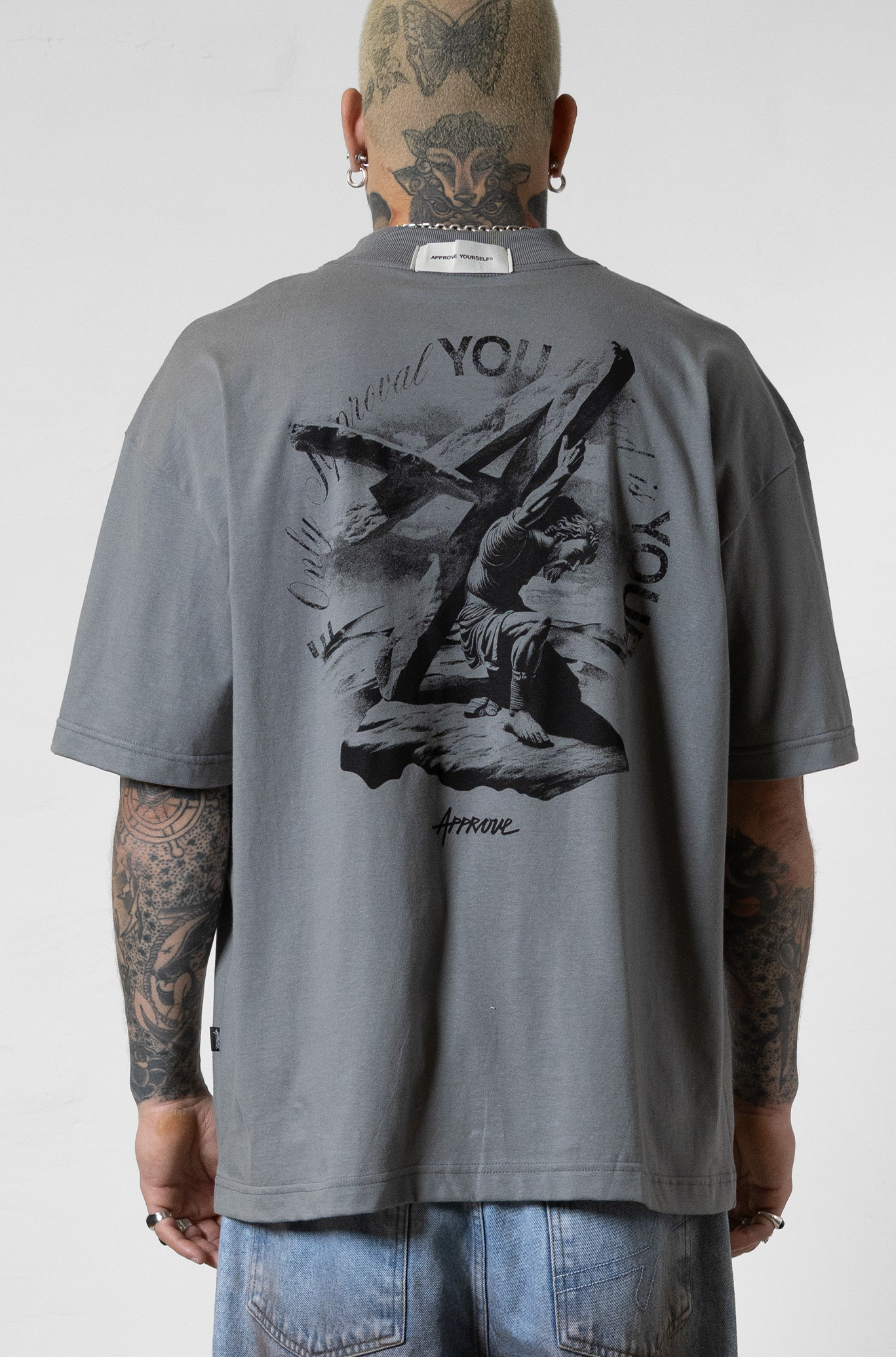 Camiseta Huge Approve Savior Cinza